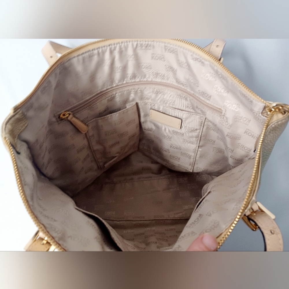Michael Kors Gold Leather Jet Set Top Zip Tote EUC $343 Retail - Picture 14 of 15